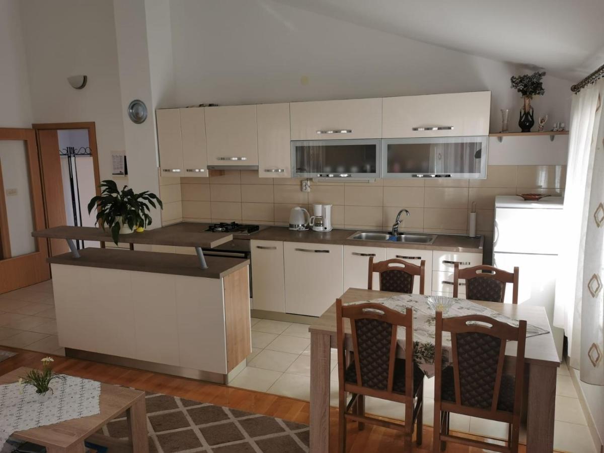 פודסטראנה Apartman Zora מראה חיצוני תמונה